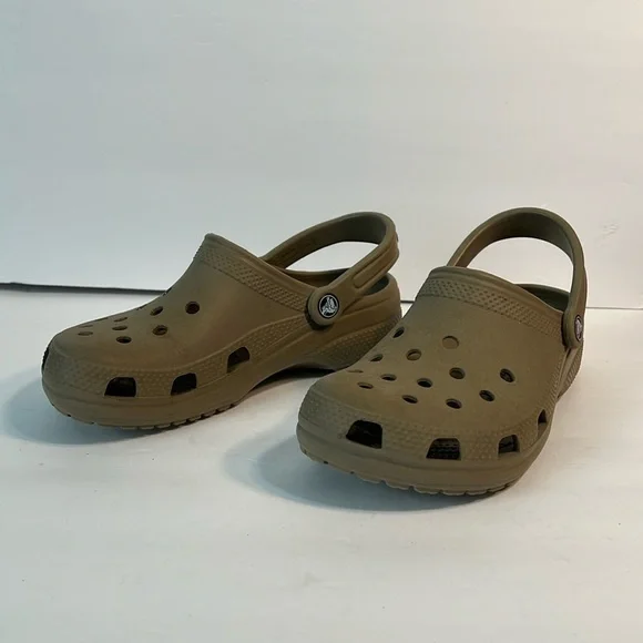 CROCS Men’s size 5 in tan Sandals - Picture 1 of 9